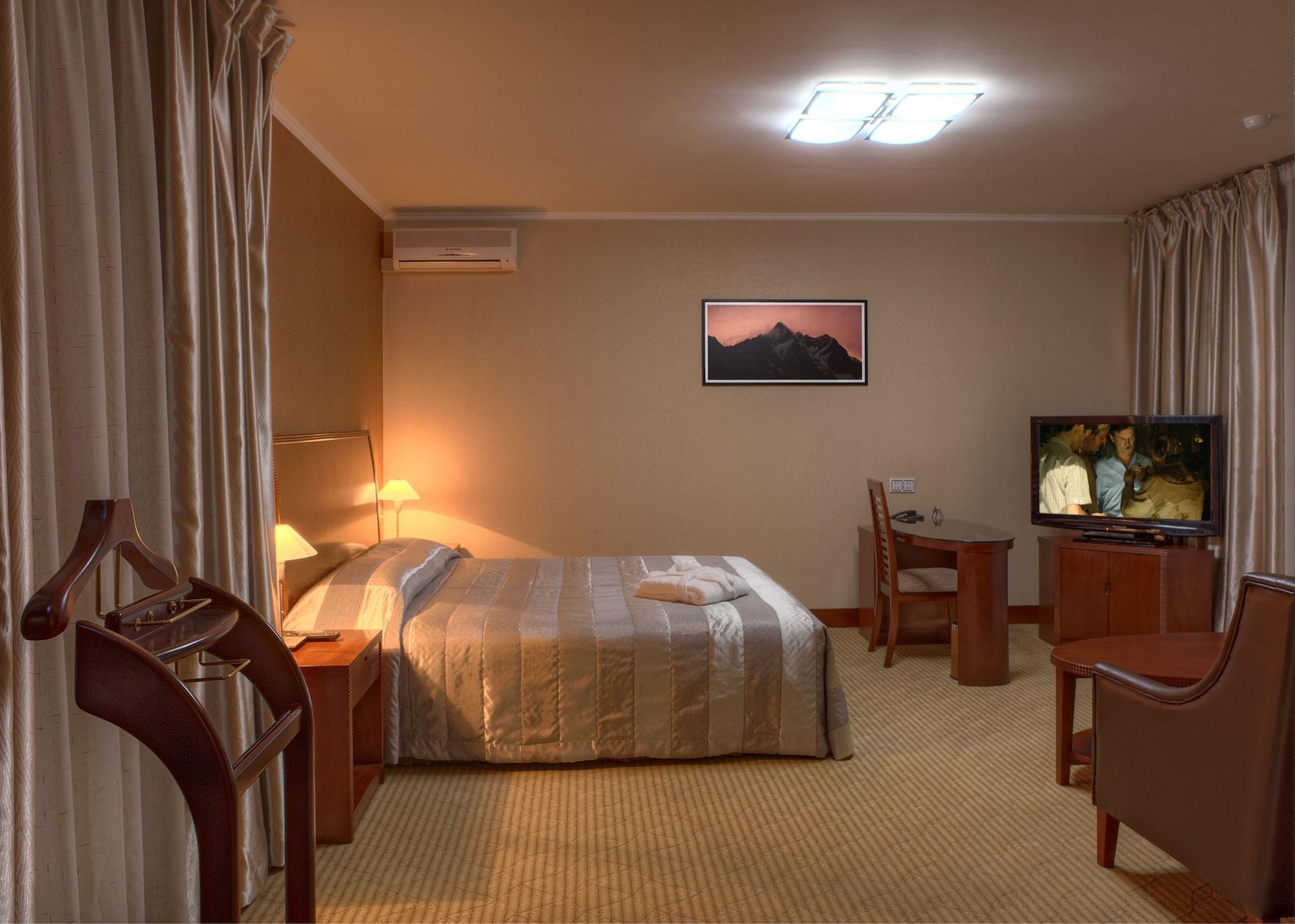 Voyage Hotel Almaty Rom bilde