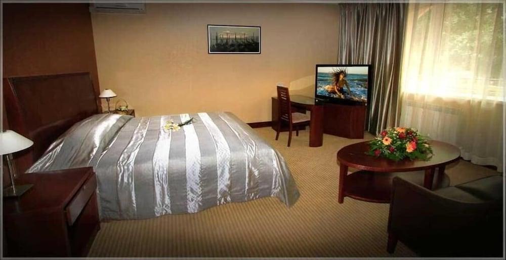 Voyage Hotel Almaty Eksteriør bilde