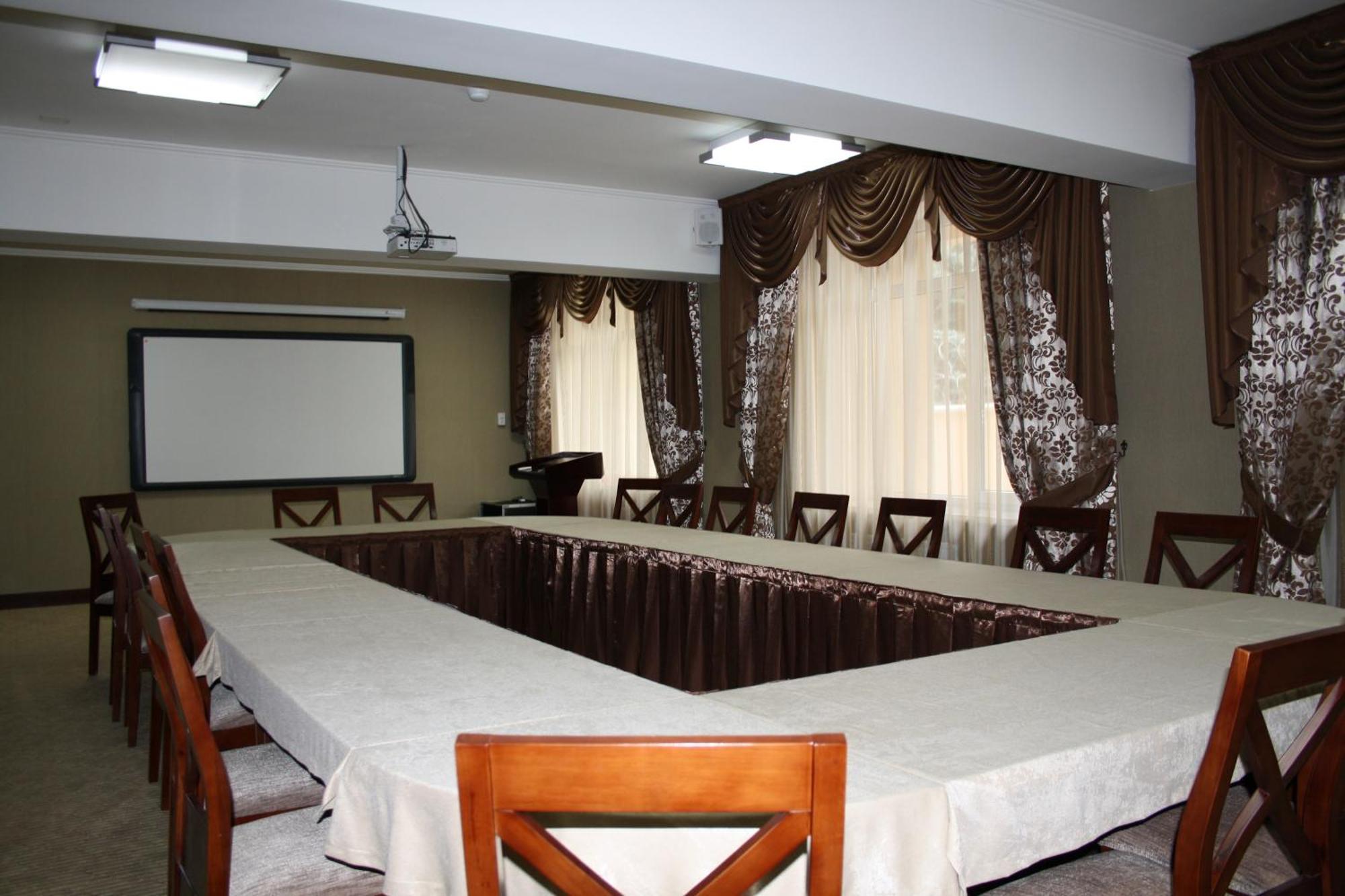 Voyage Hotel Almaty Eksteriør bilde