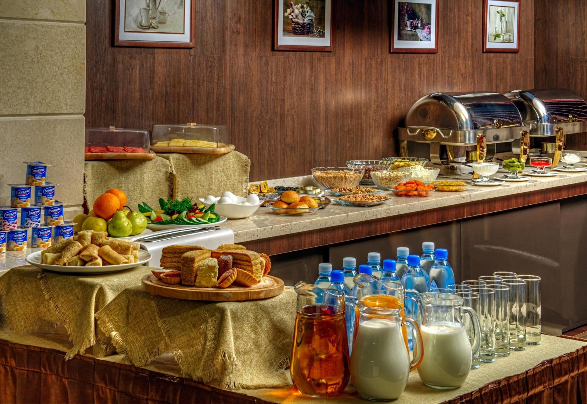 Voyage Hotel Almaty Eksteriør bilde