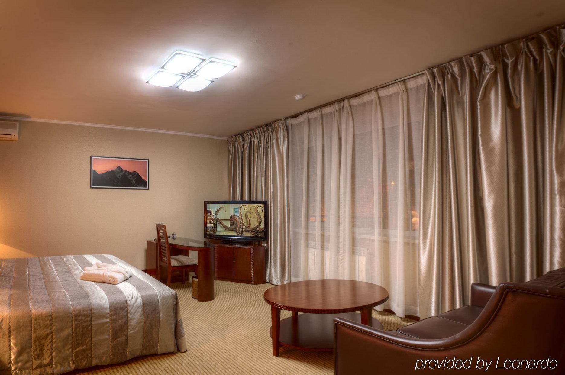 Voyage Hotel Almaty Rom bilde