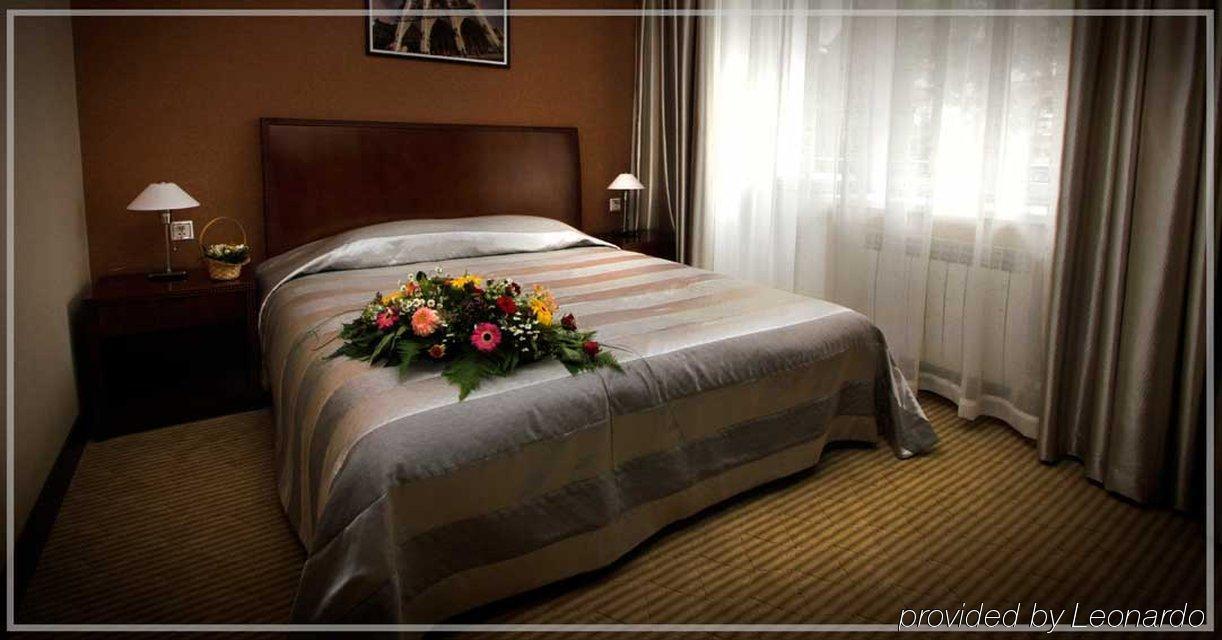 Voyage Hotel Almaty Rom bilde