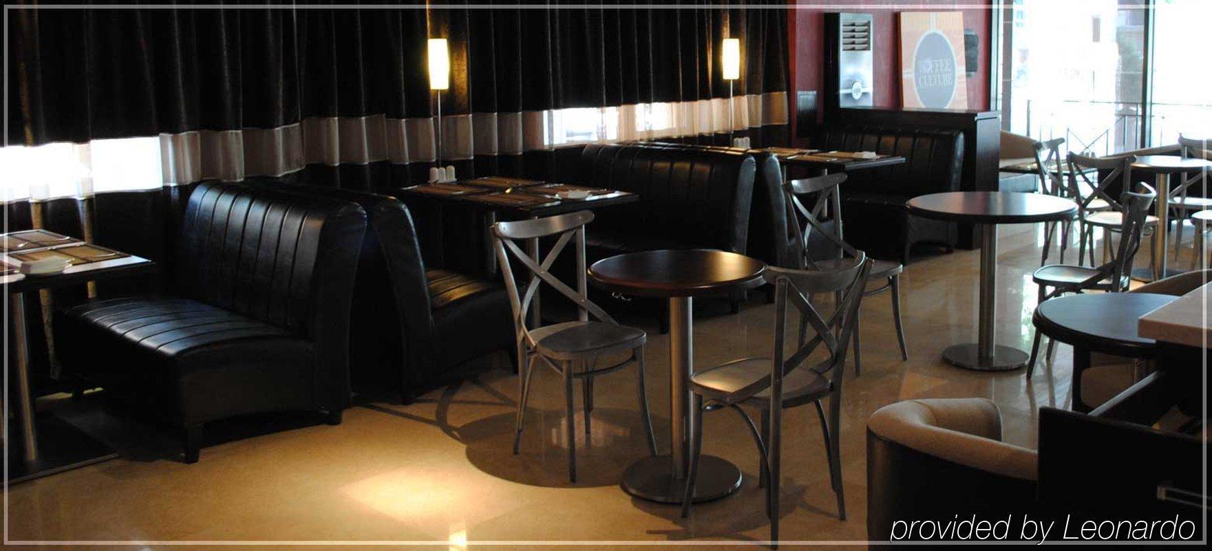 Voyage Hotel Almaty Restaurant bilde